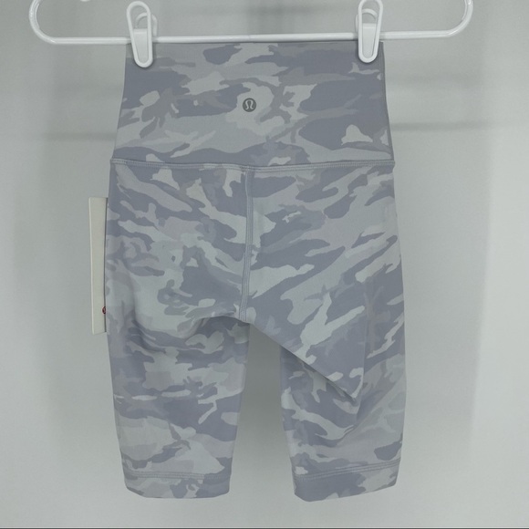 LULULEMON NWT WUNDER UNDER SHORT 10” RIBBED INCOGNITO CAMO ALPINE WHITE STARLIGH - Picture 4 of 6